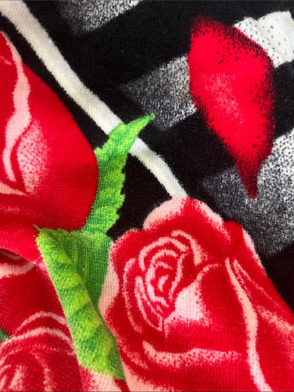 Vintage 80’s Hiltex red roses piano keys sheet music bath beach towel cotton